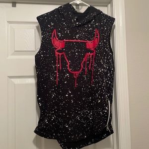 Edgy, sleeveless men's top